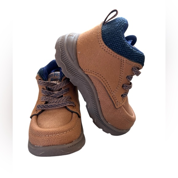 OshKosh Toddler Boy Hiking Boots | 4M - Picture 1 of 5